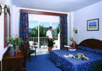 Double for single use with private facilities, and breakfast